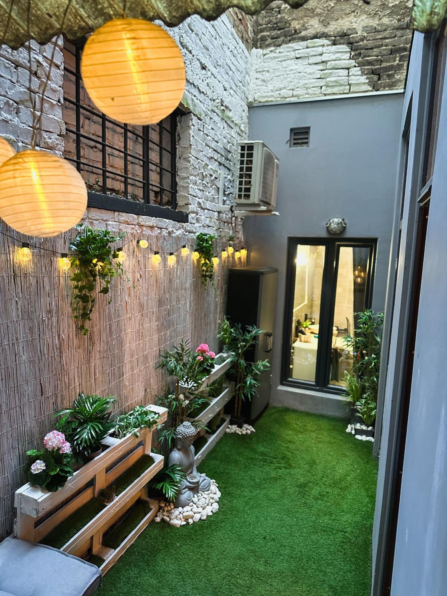Urban Studio With Private Garden Near Andrassy Budapest Exterior photo